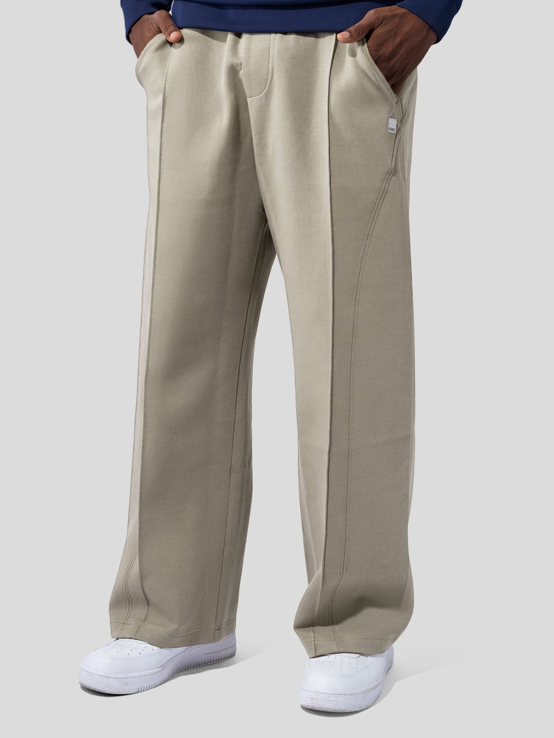 Pantalon Droit CozySpacer" can be rewritten as "Pantalon Droit Confortable CozySpacer.