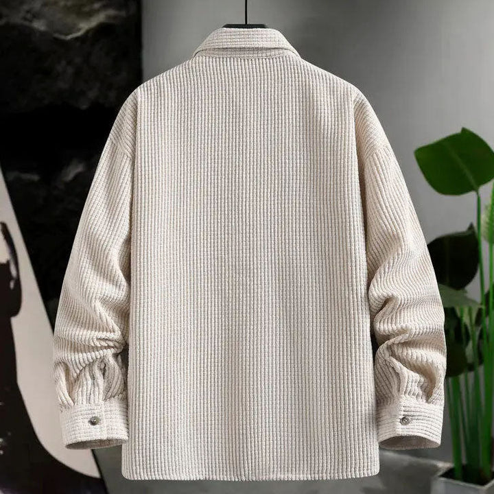 Chemise en velours côtelé Korven" can be rewritten as "Chemise Korven en velours côtelé.