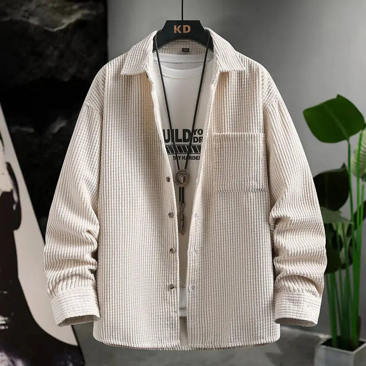 Chemise en velours côtelé Korven" can be rewritten as "Chemise Korven en velours côtelé.