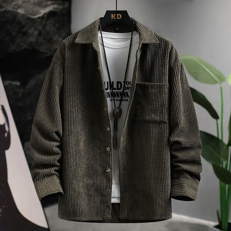 Chemise en velours côtelé Korven" can be rewritten as "Chemise Korven en velours côtelé.