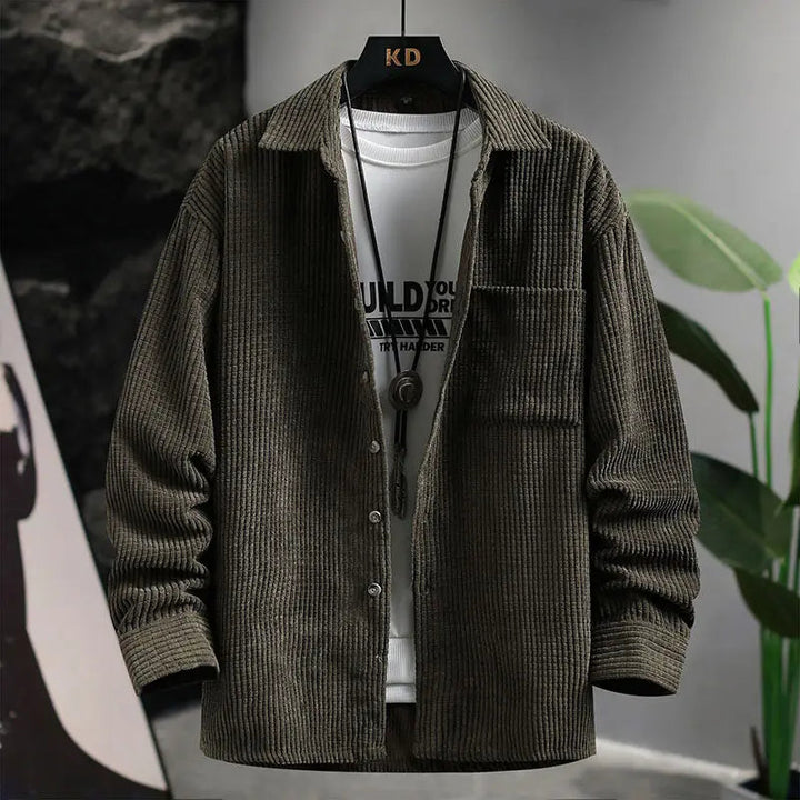 Chemise en velours côtelé Korven" can be rewritten as "Chemise Korven en velours côtelé.