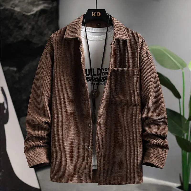 Chemise en velours côtelé Korven" can be rewritten as "Chemise Korven en velours côtelé.