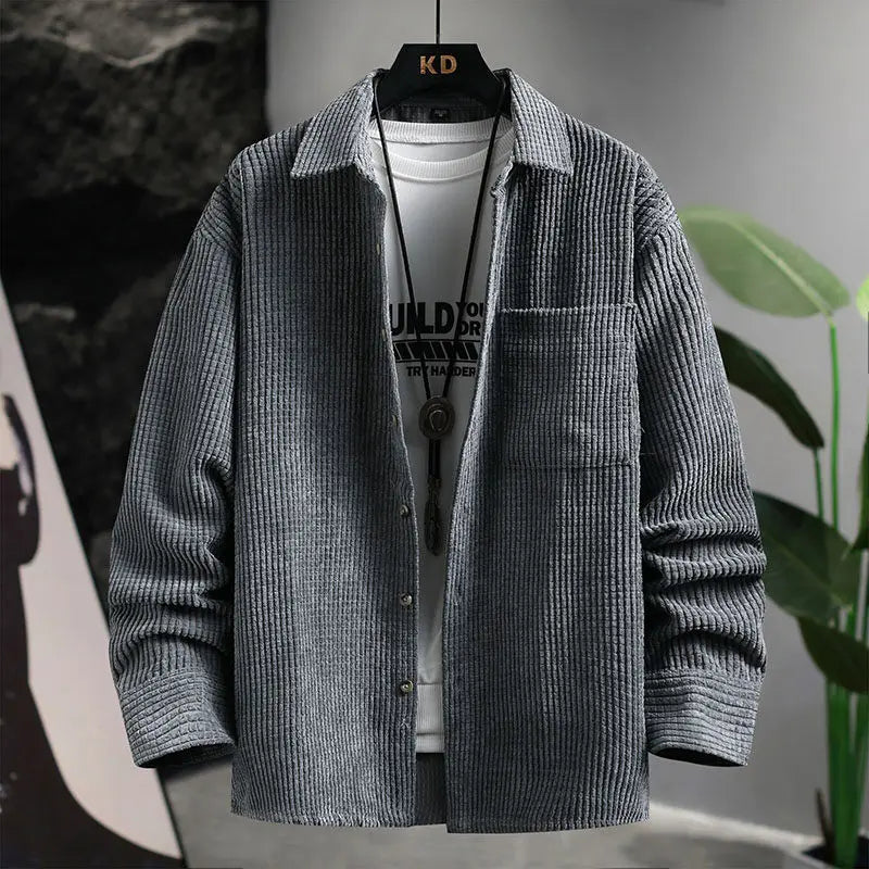 Chemise en velours côtelé Korven" can be rewritten as "Chemise Korven en velours côtelé.